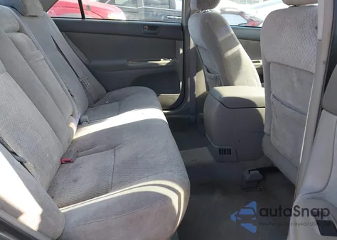 2004 Toyota Camry Le V6 z USA, uszkodzony, nr VIN 4T1BF32K44U575476